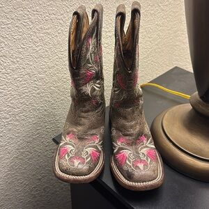 Cowgirl boots 🤠 girl size 12